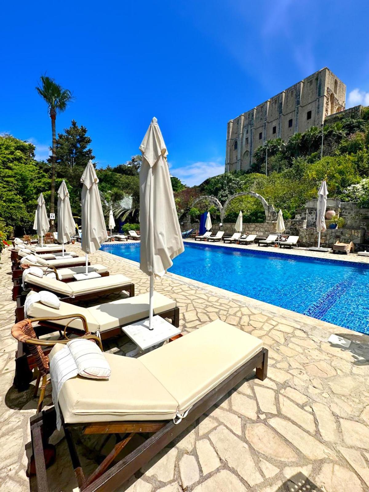 Bellapais Gardens 호스텔 외부 사진