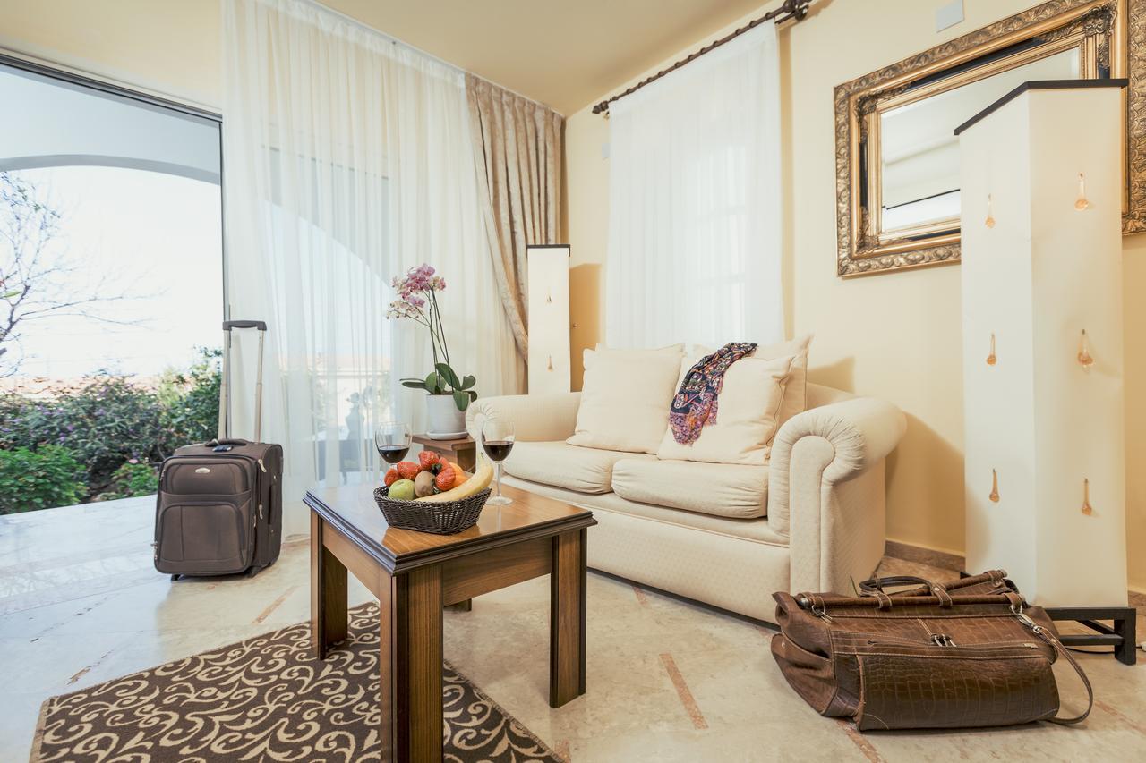 Bellapais Gardens 호스텔 외부 사진